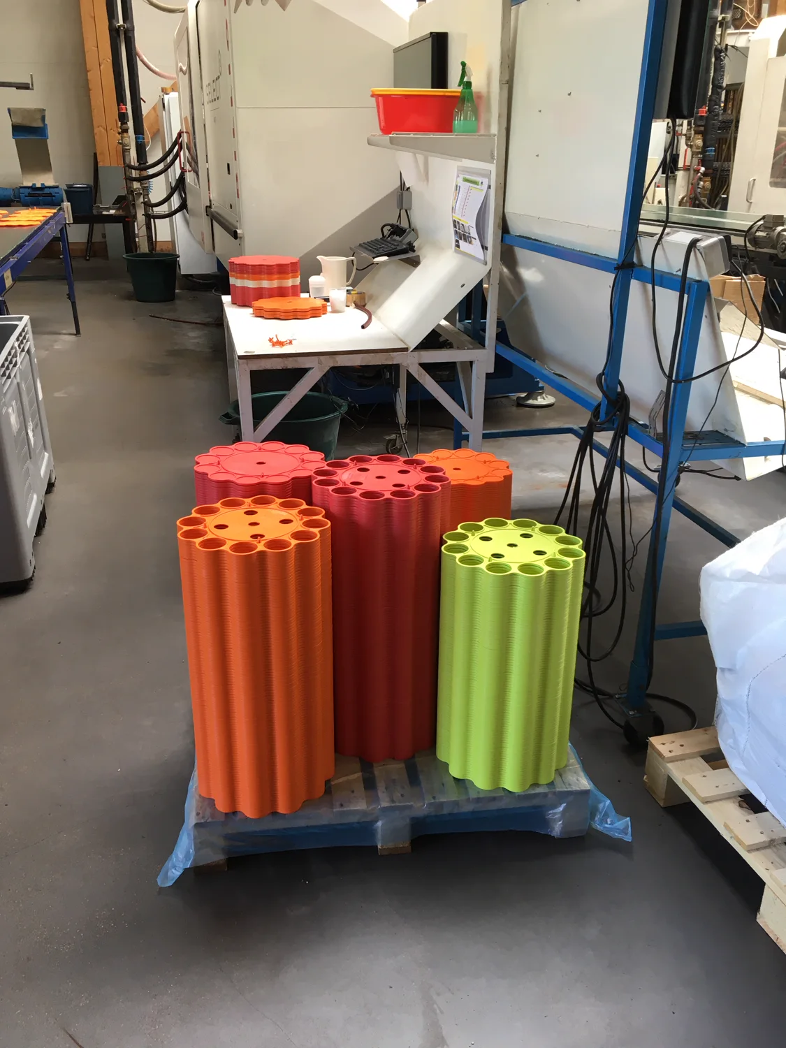 Atelier Ellocan, fabrication des tabourets en canettes recyclées